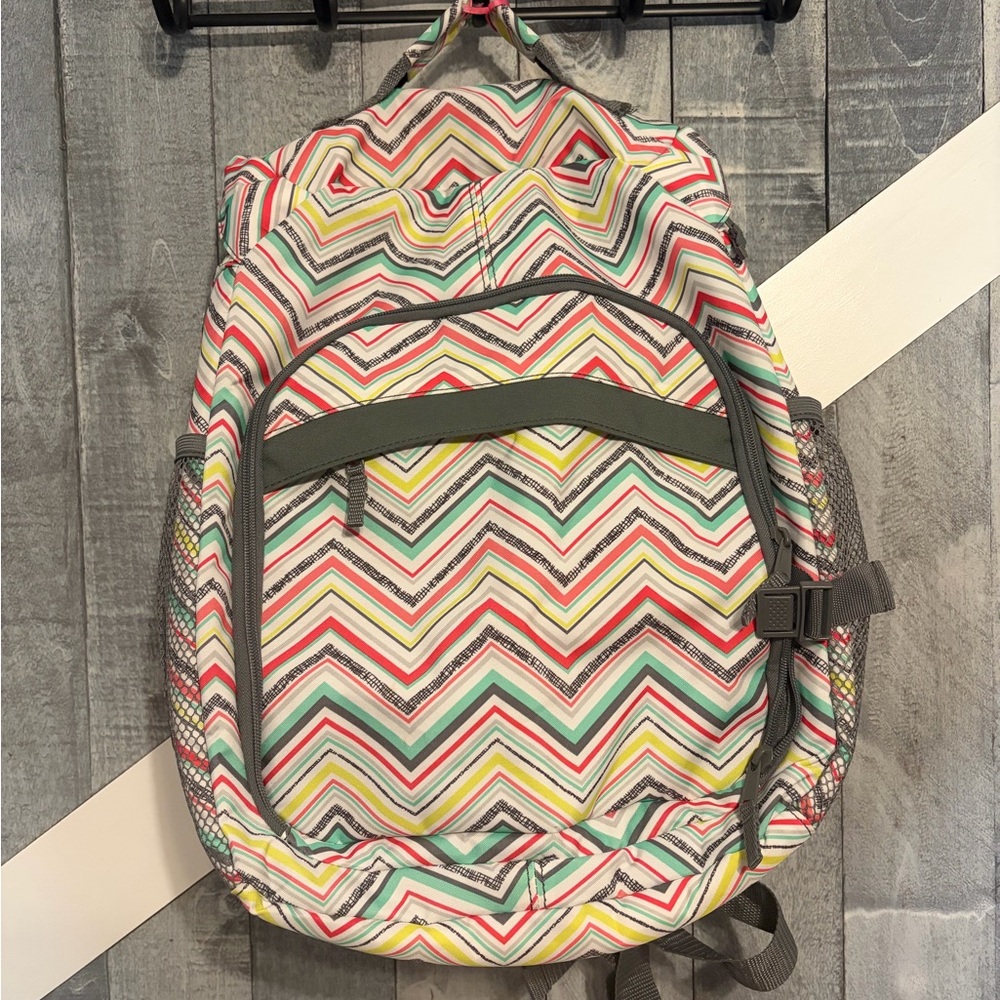 NWOT Thirty-One Chevron Diaper, Camera, Beach Day Organizer Sling Cross Body Bag